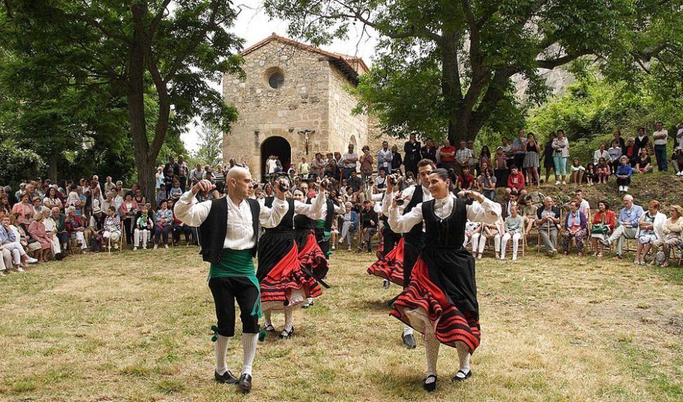 GRUPO DE DANZAS 'ANTECUVIA'
